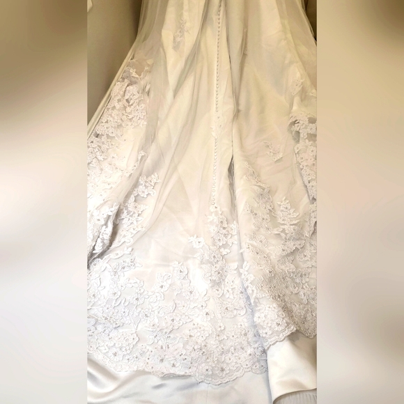 Anjolique Gorgeous White Boutique Gown Dress w/ Long Train - Picture 13 of 16